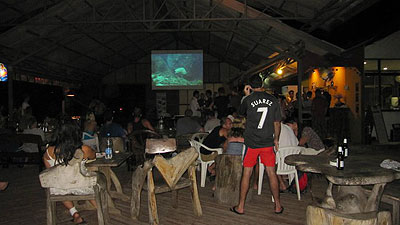 spectators and the showreel evening on koh tao