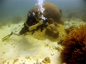 videographer using the fin pivot
